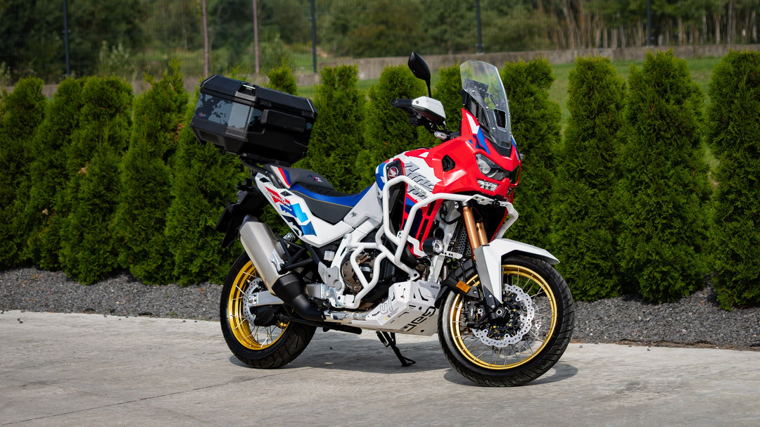 The Honda Africa Twin Has CarPlay From the Factory. Why Add CHIGEE? AIO-6 and SR-1 Radar Install