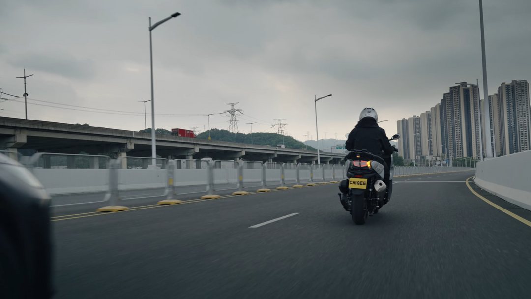 CHIGEE SR-1 motorcycle radar, still from the presentation video