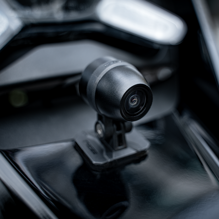 Przednia kamera zestawu CHIGEE AIO-6 zamontowana na motocyklu BMW